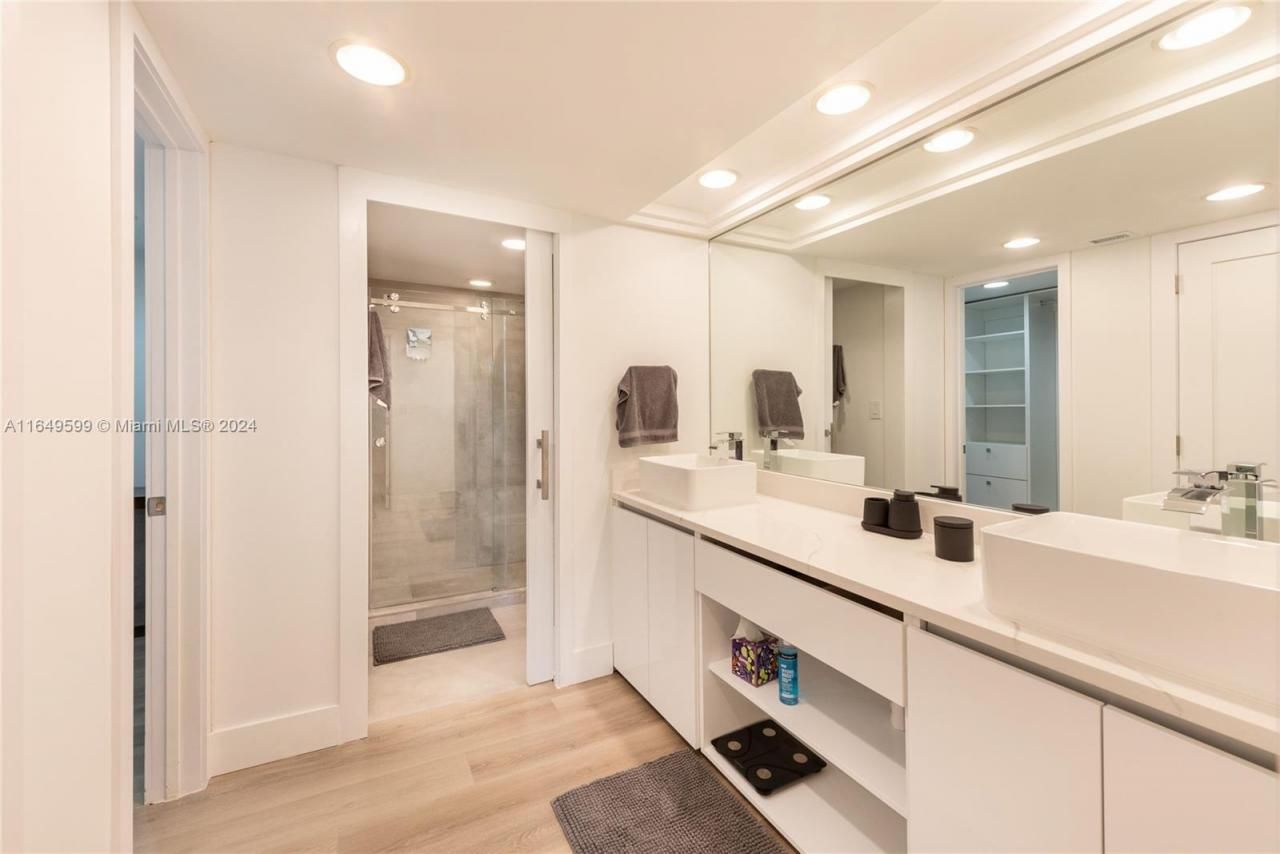 1111 Crandon Blvd, Unit A306, Key Biscayne, FL 33149 Photo