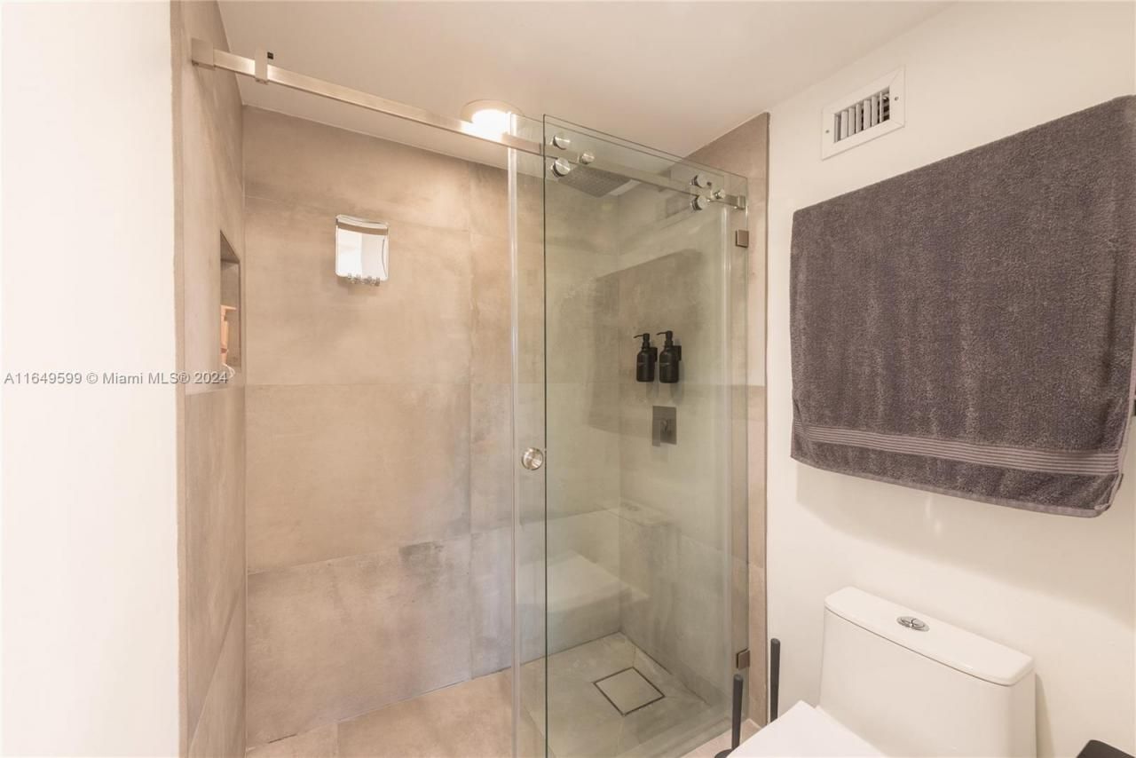 1111 Crandon Blvd, Unit A306, Key Biscayne, FL 33149 Photo