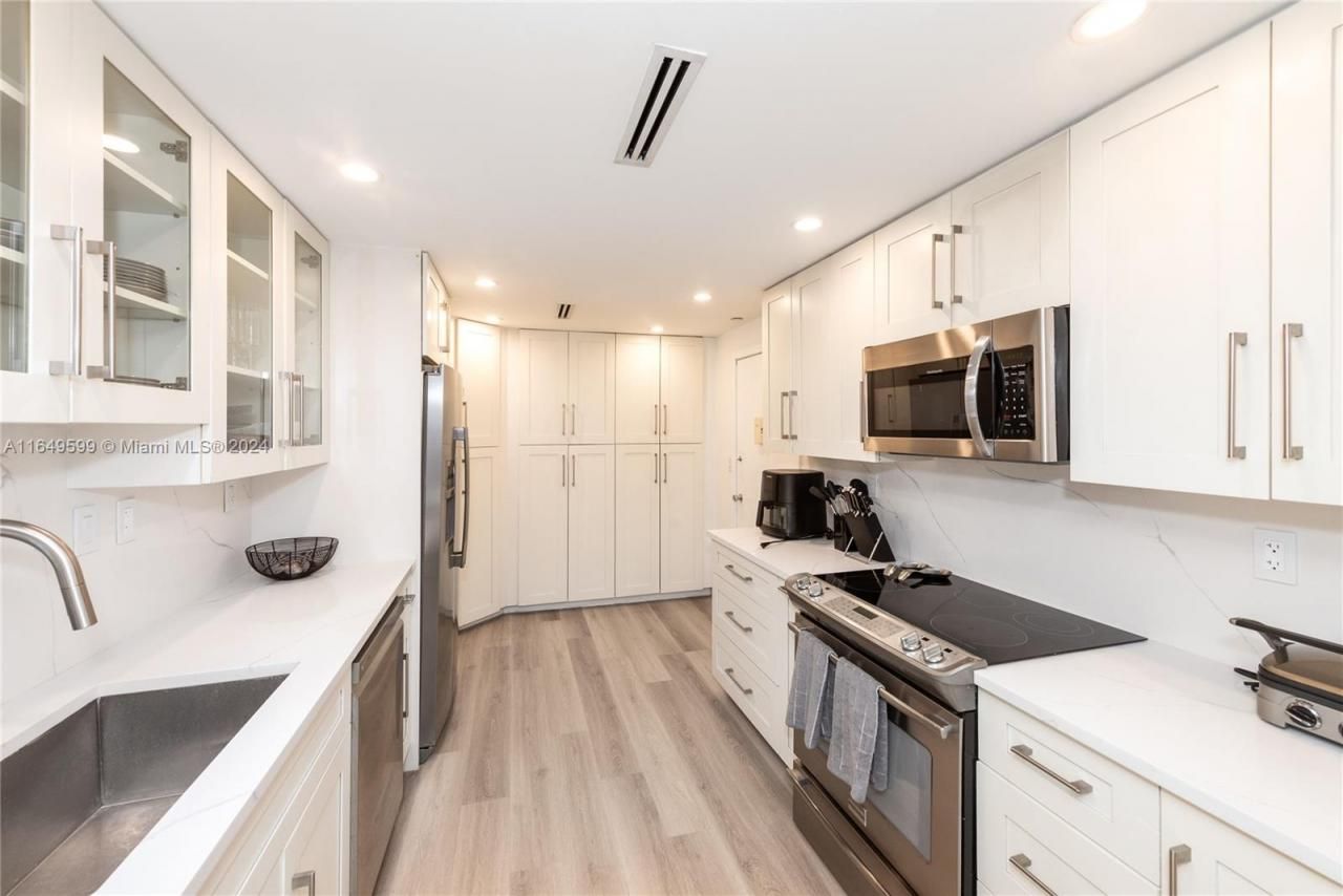 1111 Crandon Blvd, Unit A306, Key Biscayne, FL 33149 Photo