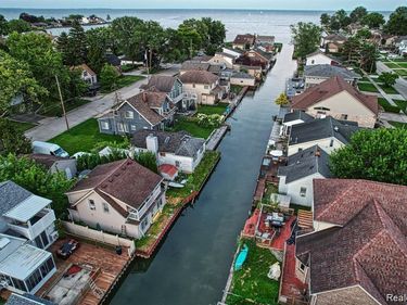 22480 BEACH Street, St. Clair Shores, MI 48081