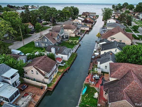 22480 BEACH Street, St. Clair Shores, MI 48081