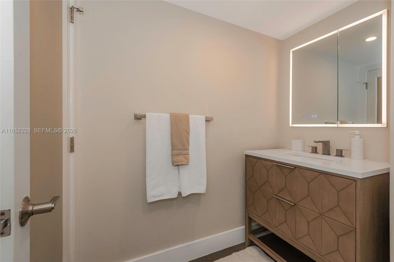 2301 Collins Ave, Unit 1216, Miami Beach, FL 33139 Photo