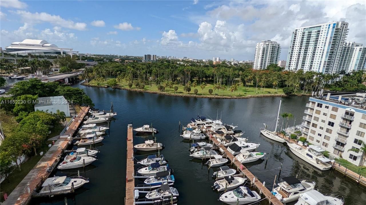 1700 NW N River Dr, Miami, FL 33125 Photo