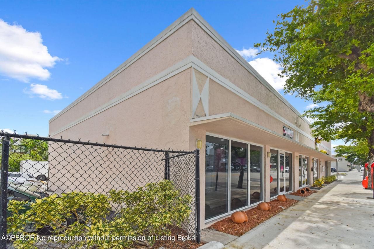 2730 S Dixie Hwy, West Palm Beach, FL 33405 Photo