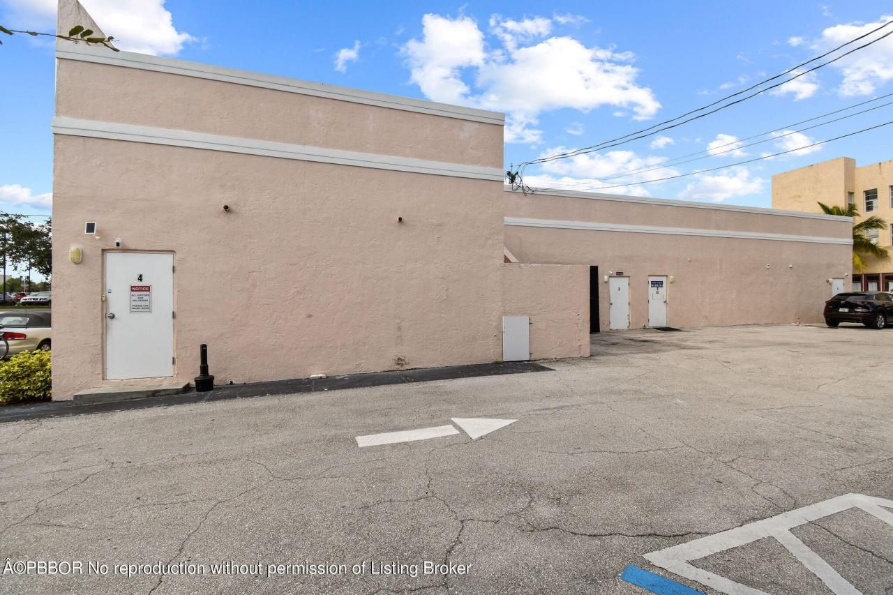 2730 S Dixie Hwy, West Palm Beach, FL 33405 Photo