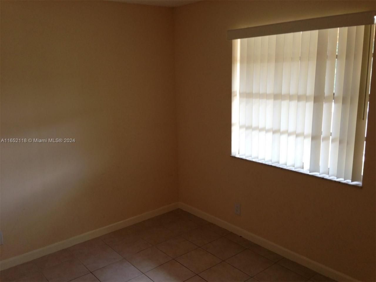 10127 Twin Lakes Dr, Unit 24-J, Coral Springs, FL 33071 Photo