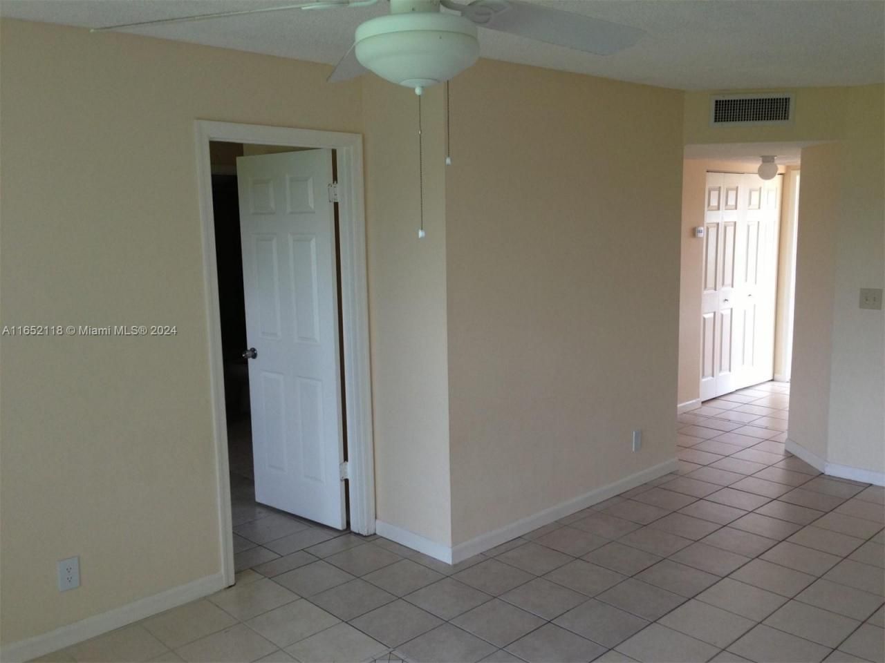 10127 Twin Lakes Dr, Unit 24-J, Coral Springs, FL 33071 Photo