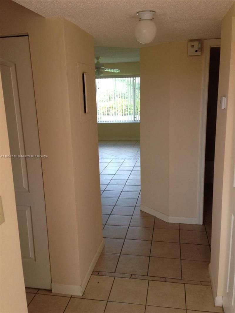 10127 Twin Lakes Dr, Unit 24-J, Coral Springs, FL 33071 Photo