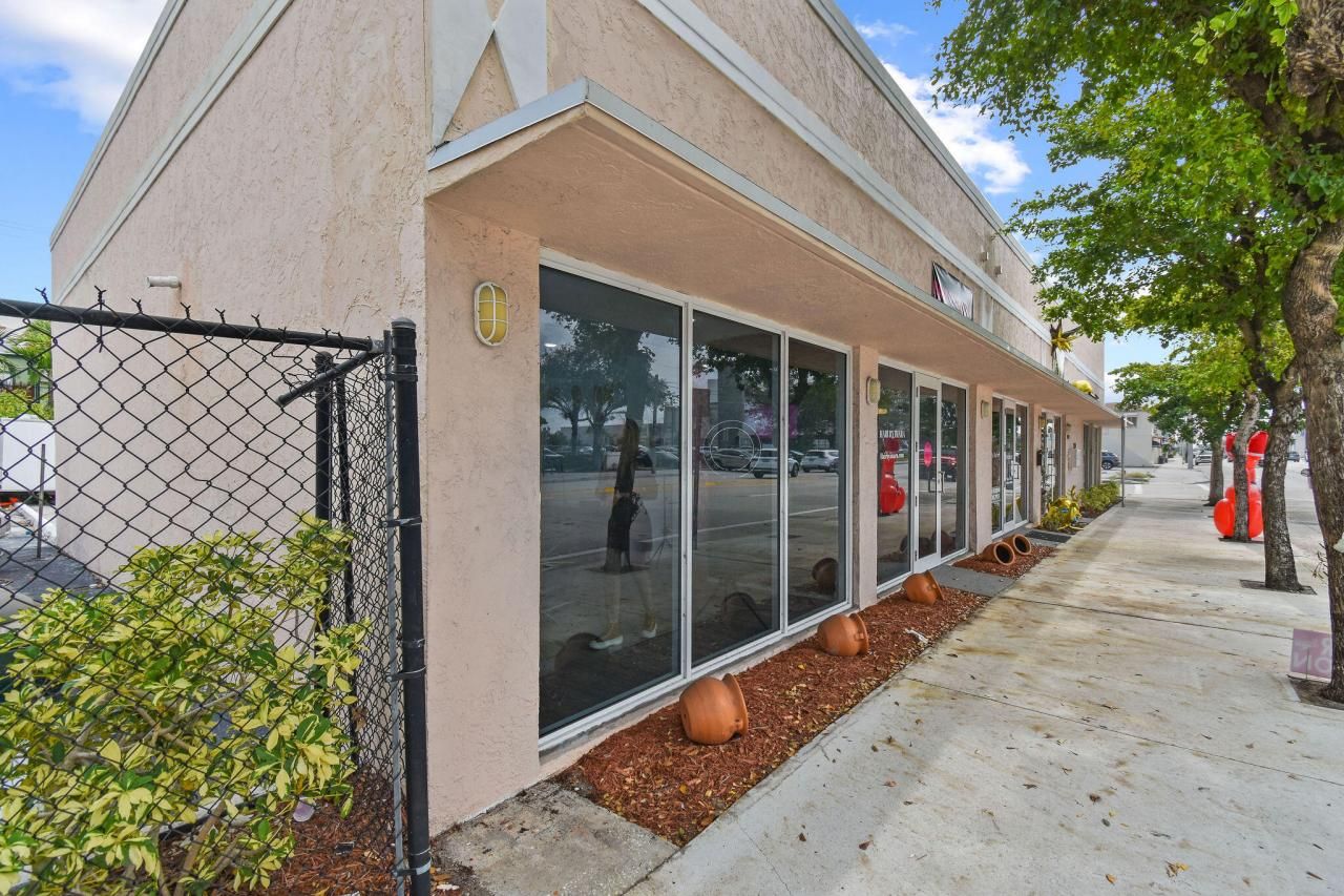 2730 S Dixie Highway, West Palm Beach, FL 33405 Photo