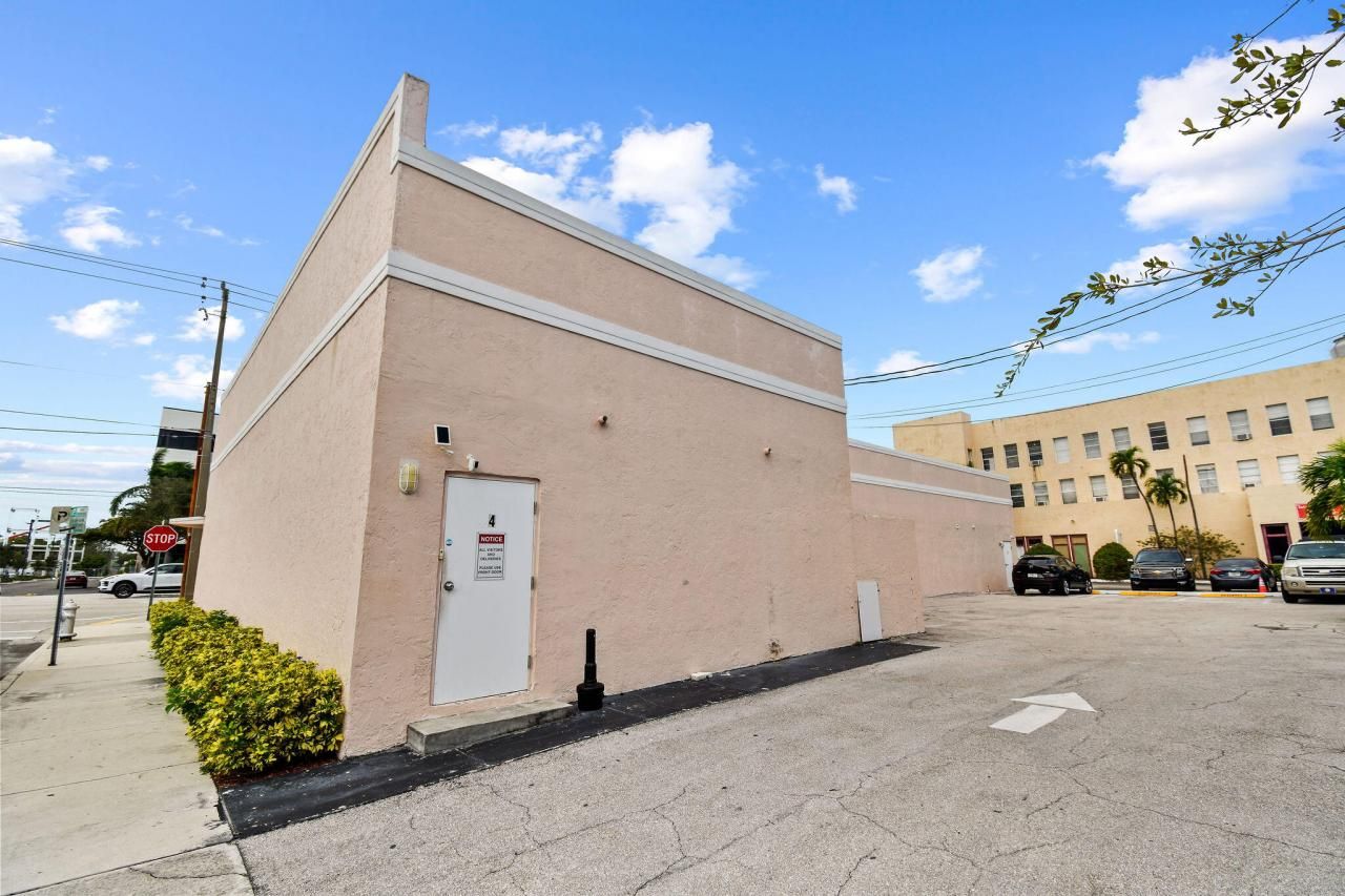 2730 S Dixie Highway, West Palm Beach, FL 33405 Photo