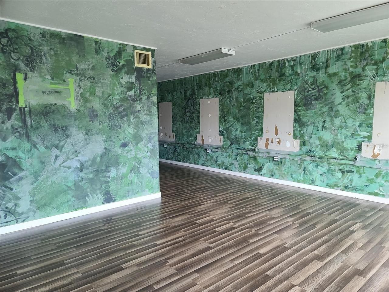 4980 Park Boulevard N, Pinellas Park, FL 33781 Photo