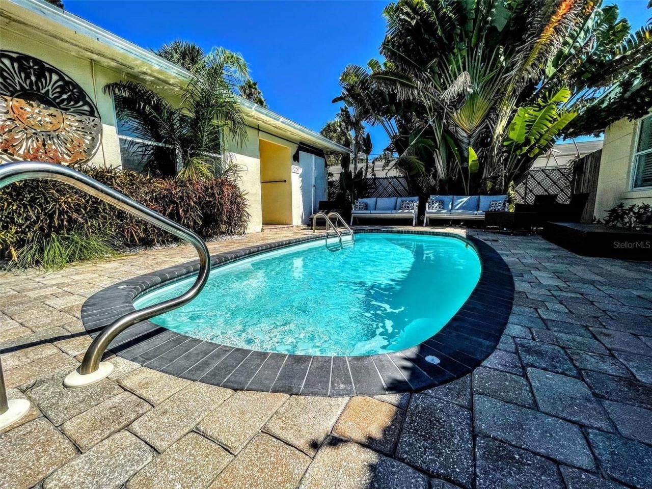 42 Somerset Street, Clearwater Beach, FL 33767 Photo
