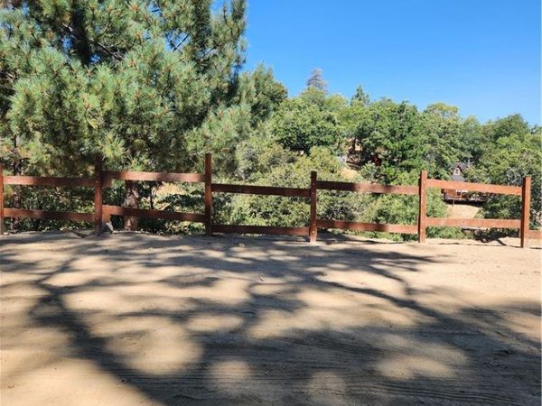 1563 Rock Ridge Drive, Lake Arrowhead, CA 92352