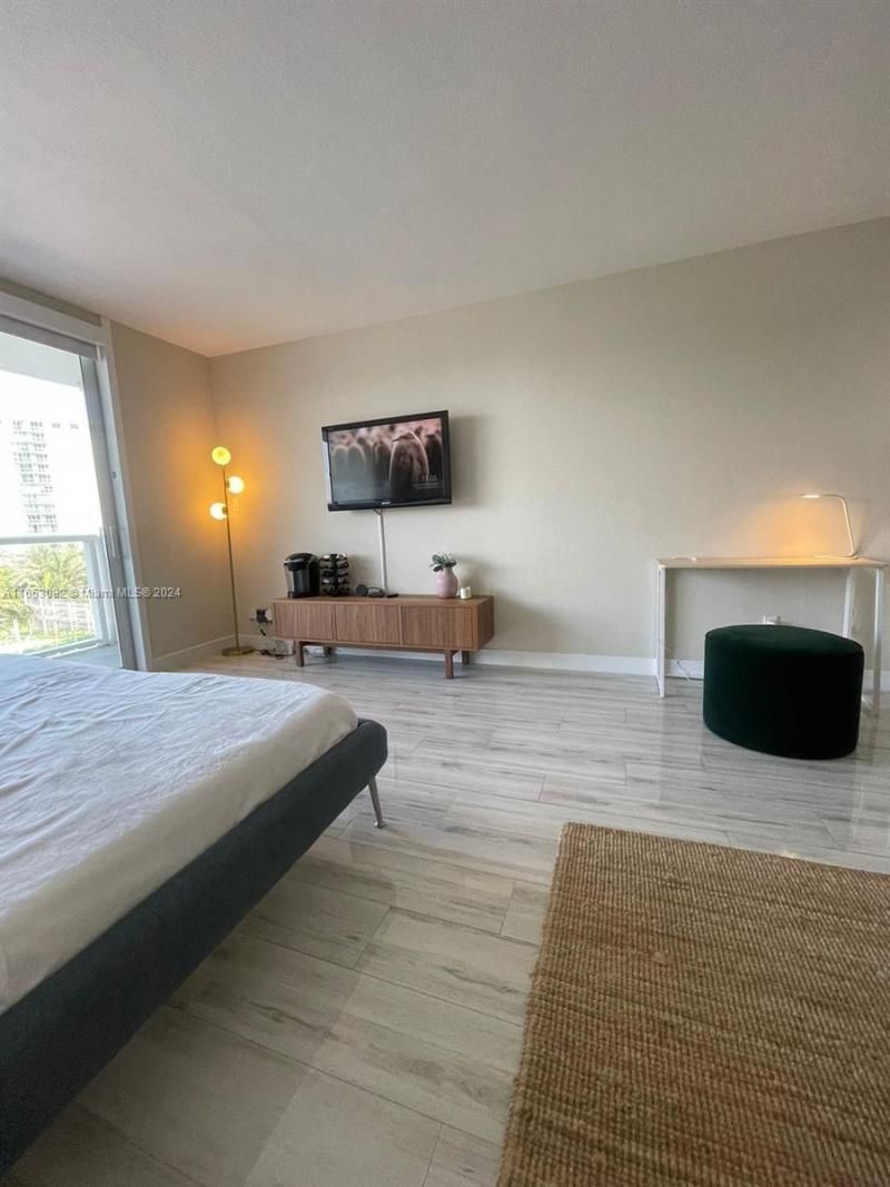 19201 Collins Avenue, Unit 332, Sunny Isles Beach, FL 33160 Photo