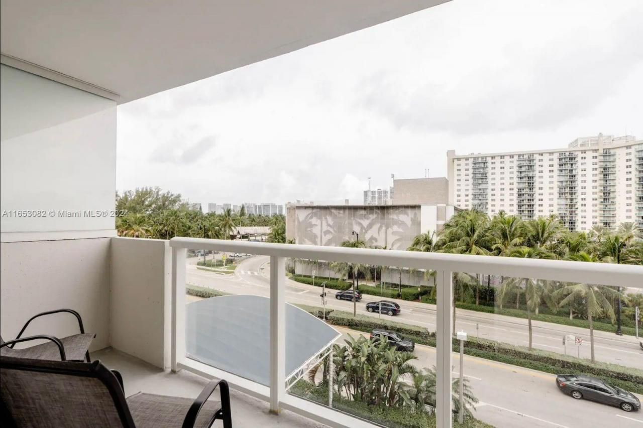 19201 Collins Avenue, Unit 332, Sunny Isles Beach, FL 33160 Photo