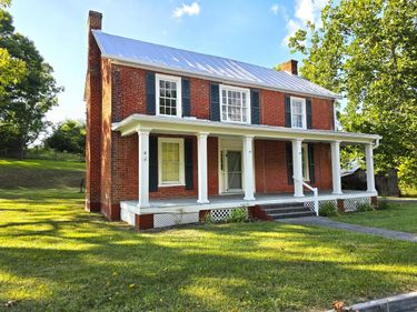 8431 N Lee Highway, Raphine, VA 24472