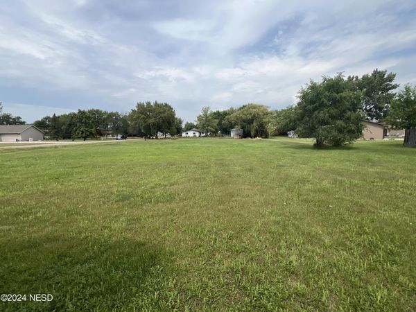 1207 S 2ND STREET, Milbank, SD 57252