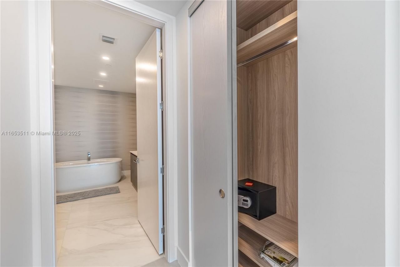 17550 Collins Ave, Unit 1203, Sunny Isles Beach, FL 33160 Photo