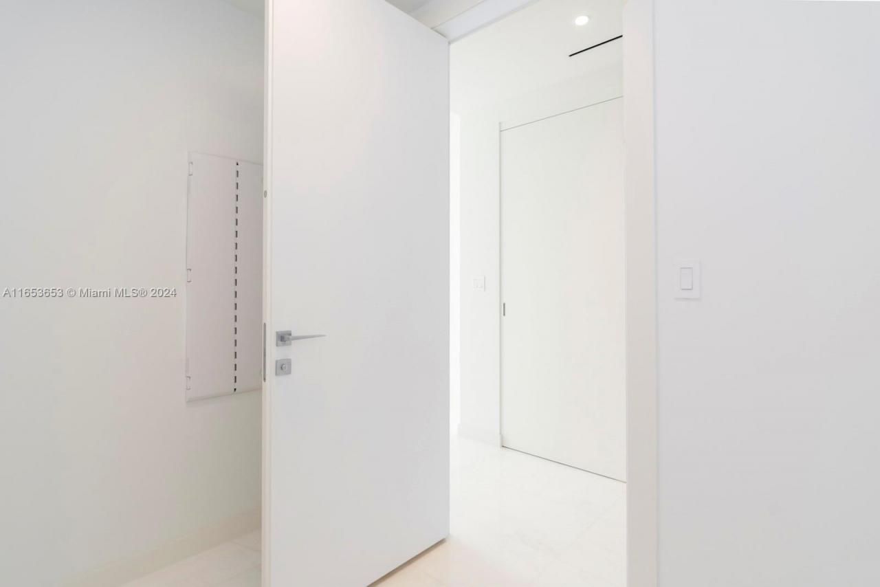 300 Biscayne Blvd Way, Unit 902, Miami, FL 33131 Photo