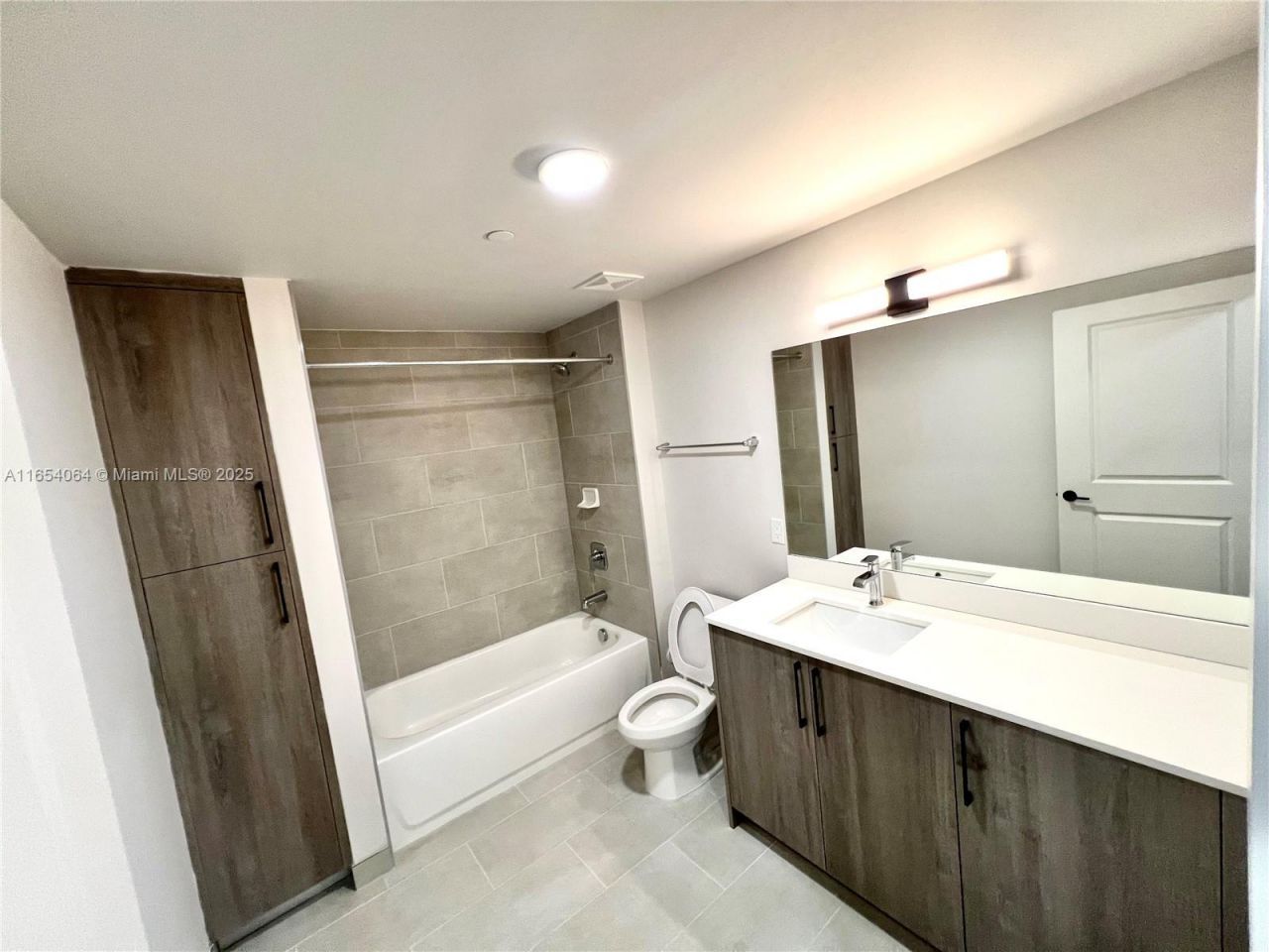 18412 Homestead Ave, Unit 606, Miami, FL 33157 Photo