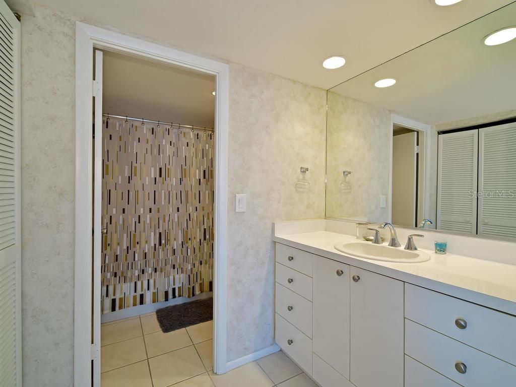 2425 Gulf Of Mexico Drive, Unit 7F, Longboat Key, FL 34228 Photo