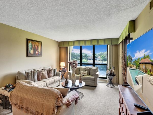 5344 Woodland Lakes Drive, Unit 223, Palm Beach Gardens, FL 33418