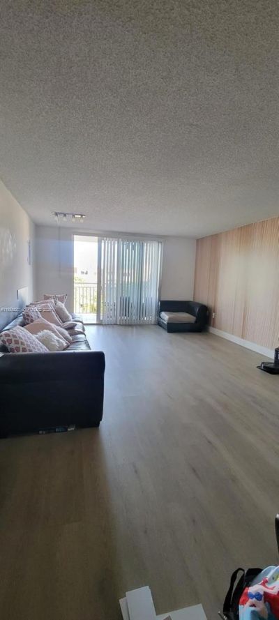 6960 Miami Gardens Dr, Unit 2-525, Hialeah, FL 33015 Photo