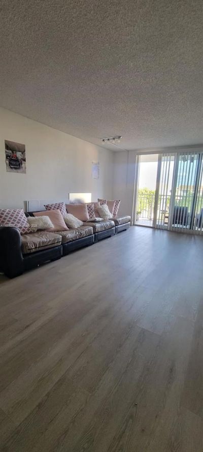 6960 Miami Gardens Dr, Unit 2-525, Hialeah, FL 33015 Photo