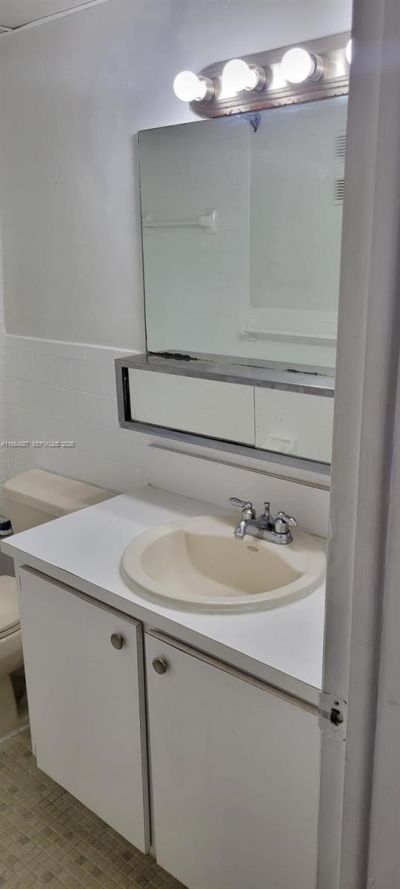 6960 Miami Gardens Dr, Unit 2-525, Hialeah, FL 33015 Photo