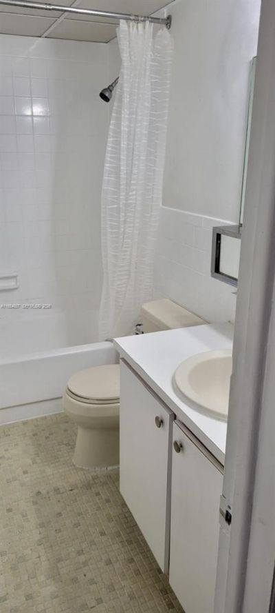 6960 Miami Gardens Dr, Unit 2-525, Hialeah, FL 33015 Photo