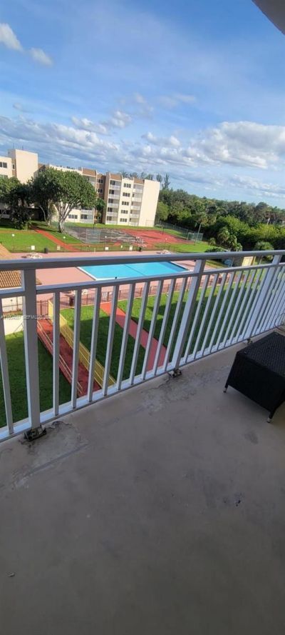 6960 Miami Gardens Dr, Unit 2-525, Hialeah, FL 33015 Photo