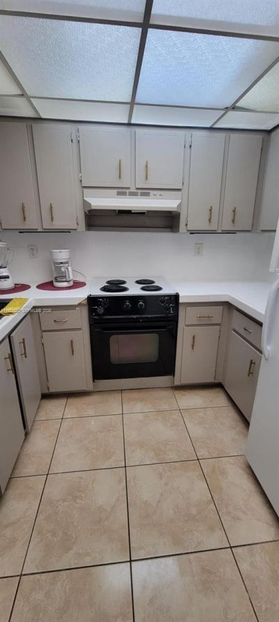 6960 Miami Gardens Dr, Unit 2-525, Hialeah, FL 33015 Photo
