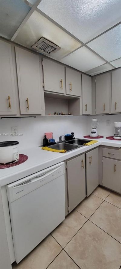 6960 Miami Gardens Dr, Unit 2-525, Hialeah, FL 33015 Photo