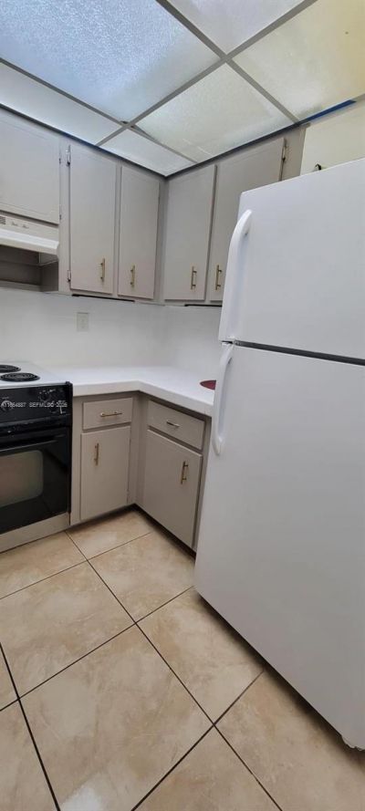 6960 Miami Gardens Dr, Unit 2-525, Hialeah, FL 33015 Photo