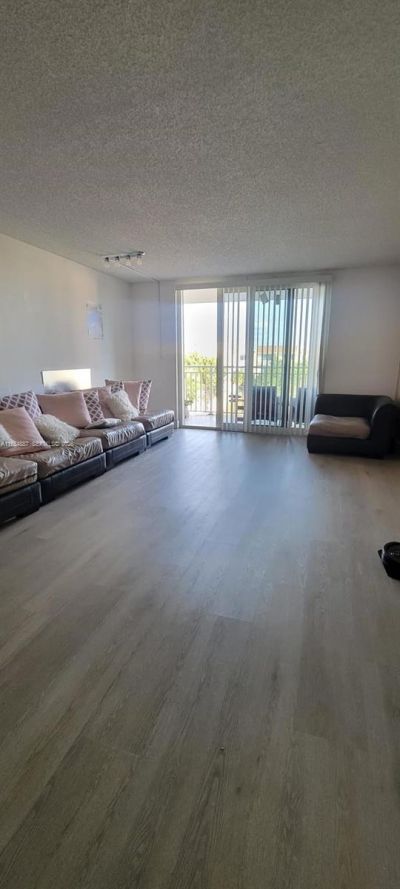 6960 Miami Gardens Dr, Unit 2-525, Hialeah, FL 33015 Photo