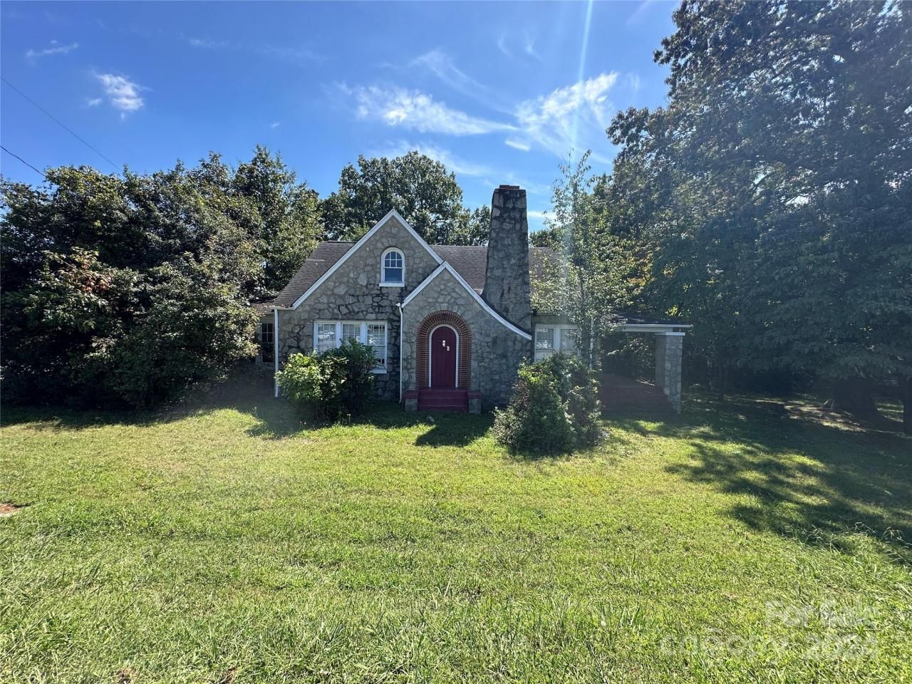 2152 N Center Street, Hickory, NC 28601 Main Photo