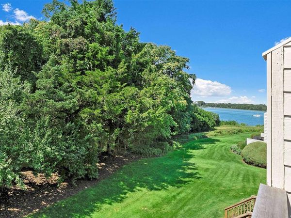 68 W Water Street, Sag Harbor, NY 11963