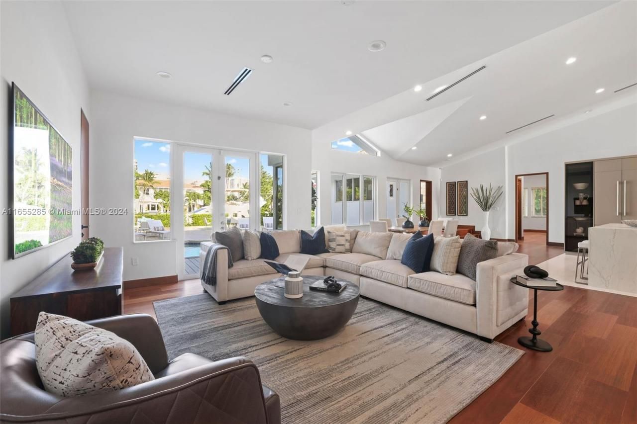 543 Hibiscus Dr, Hallandale Beach, FL 33009 Photo