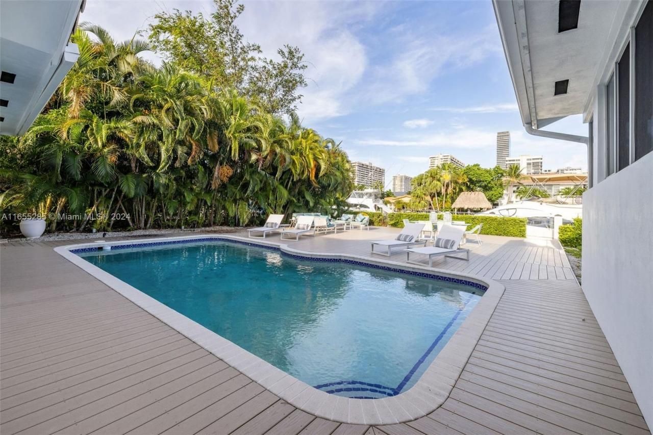 543 Hibiscus Dr, Hallandale Beach, FL 33009 Photo