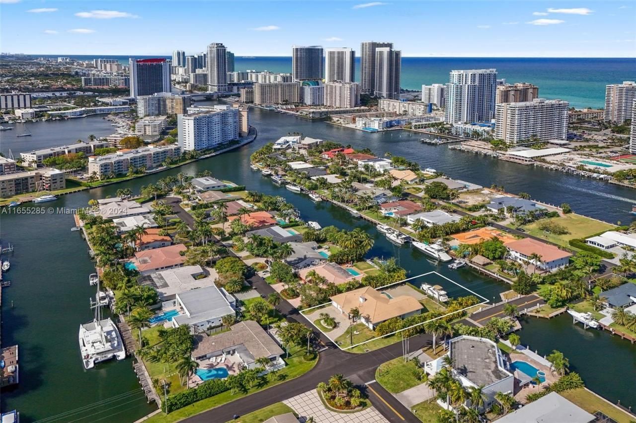 543 Hibiscus Dr, Hallandale Beach, FL 33009 Photo