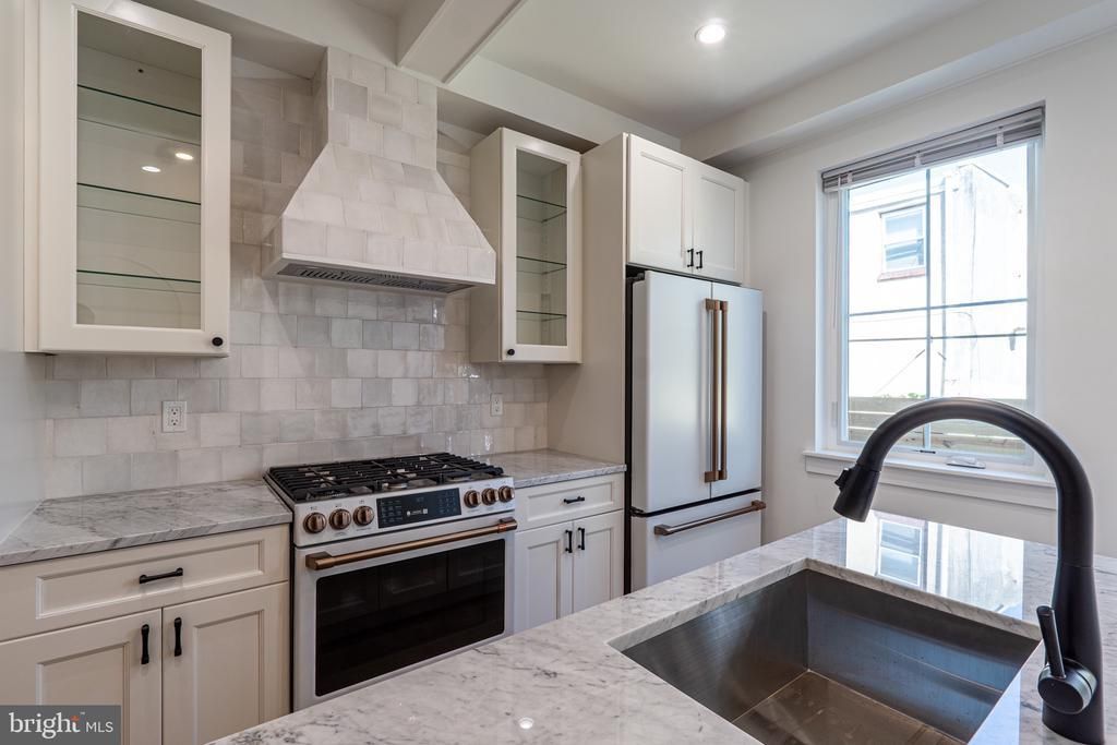 505 Mercy Street, Philadelphia, PA 19148 Main Photo