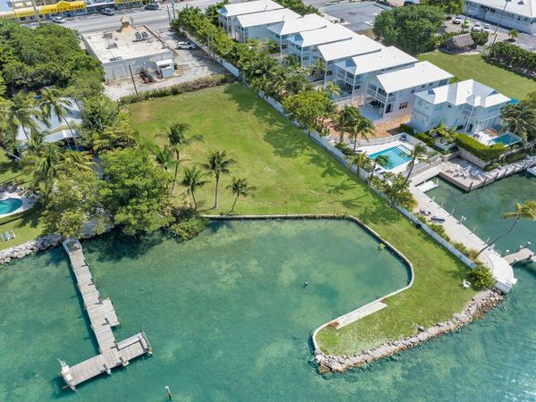 81910 & 81908 Overseas Highway, ISLAMORADA, FL 33036