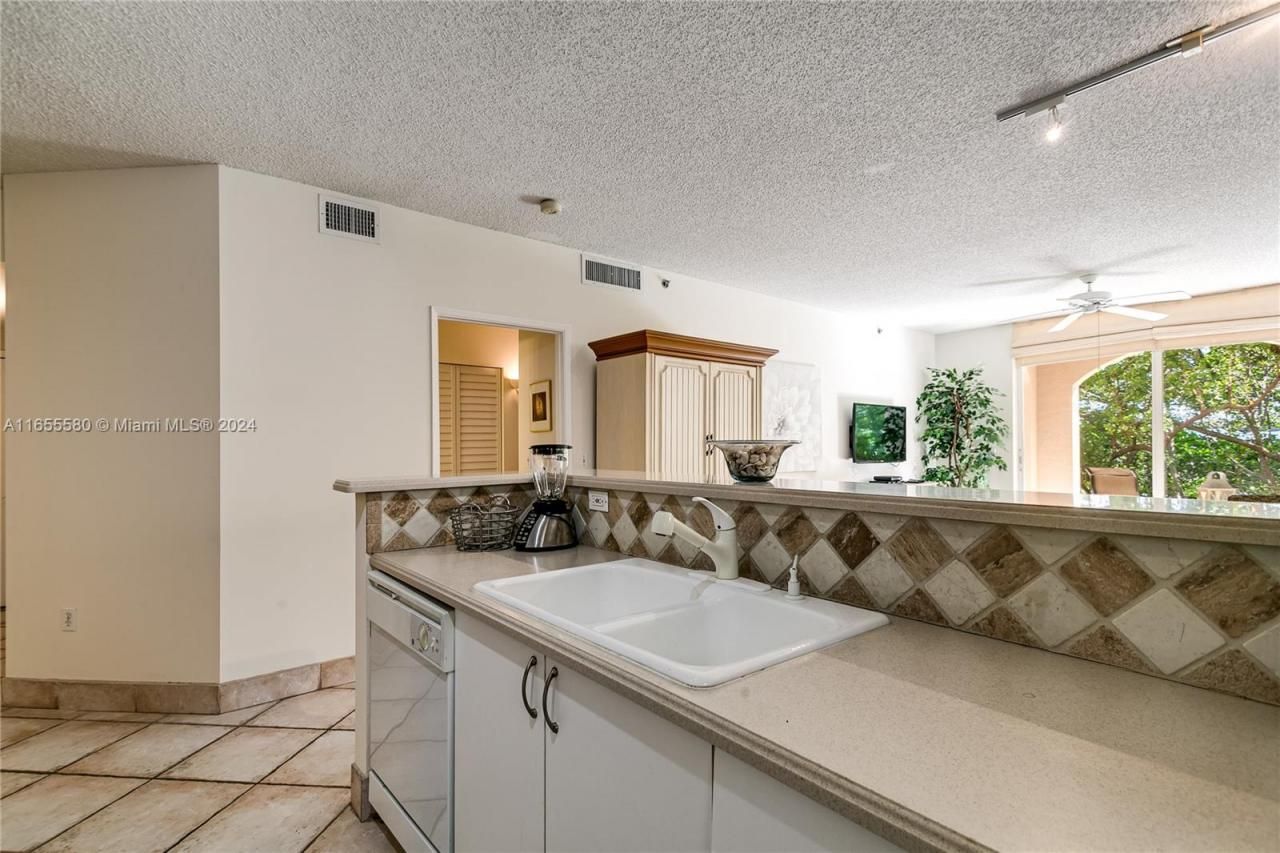 19701 E Country Club Dr, Unit 5107, Aventura, FL 33180 Photo