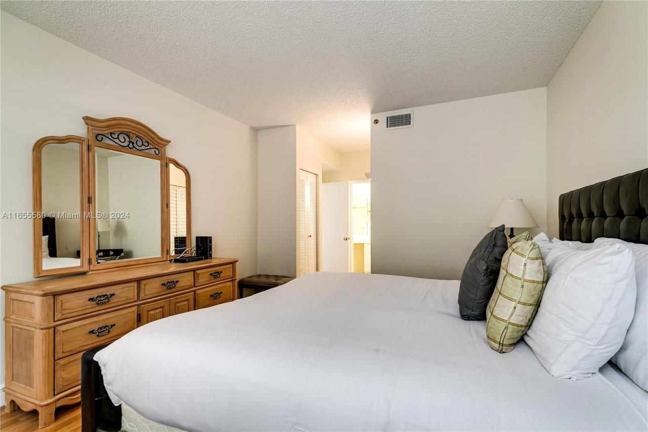 19701 E Country Club Dr, Unit 5107, Aventura, FL 33180 Photo