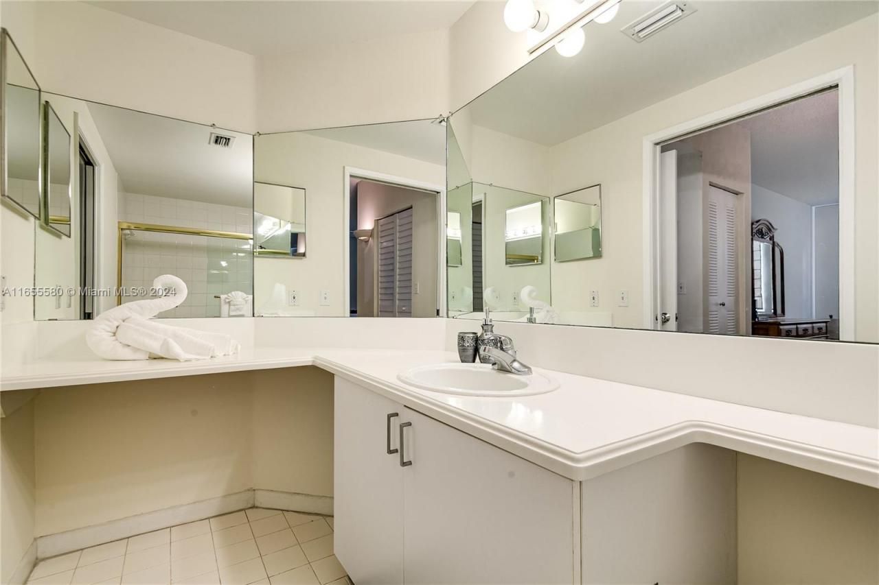 19701 E Country Club Dr, Unit 5107, Aventura, FL 33180 Photo