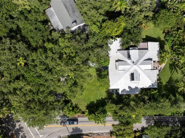 1701 S Bayshore Dr, Miami, FL 33133