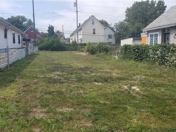 1766-1768 E 36th Street, Cleveland, OH 44114