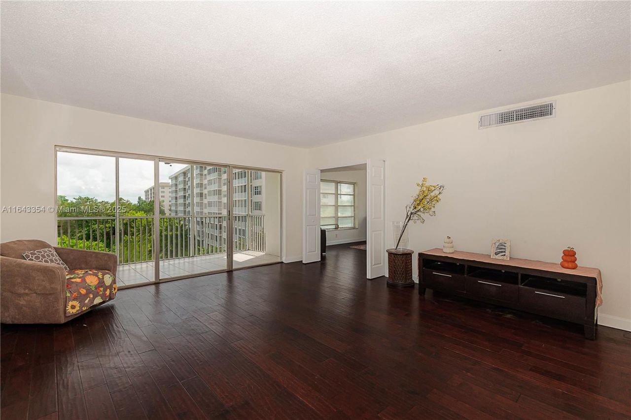 3200 N Palm Aire Dr, Unit 501, Pompano Beach, FL 33069 Photo