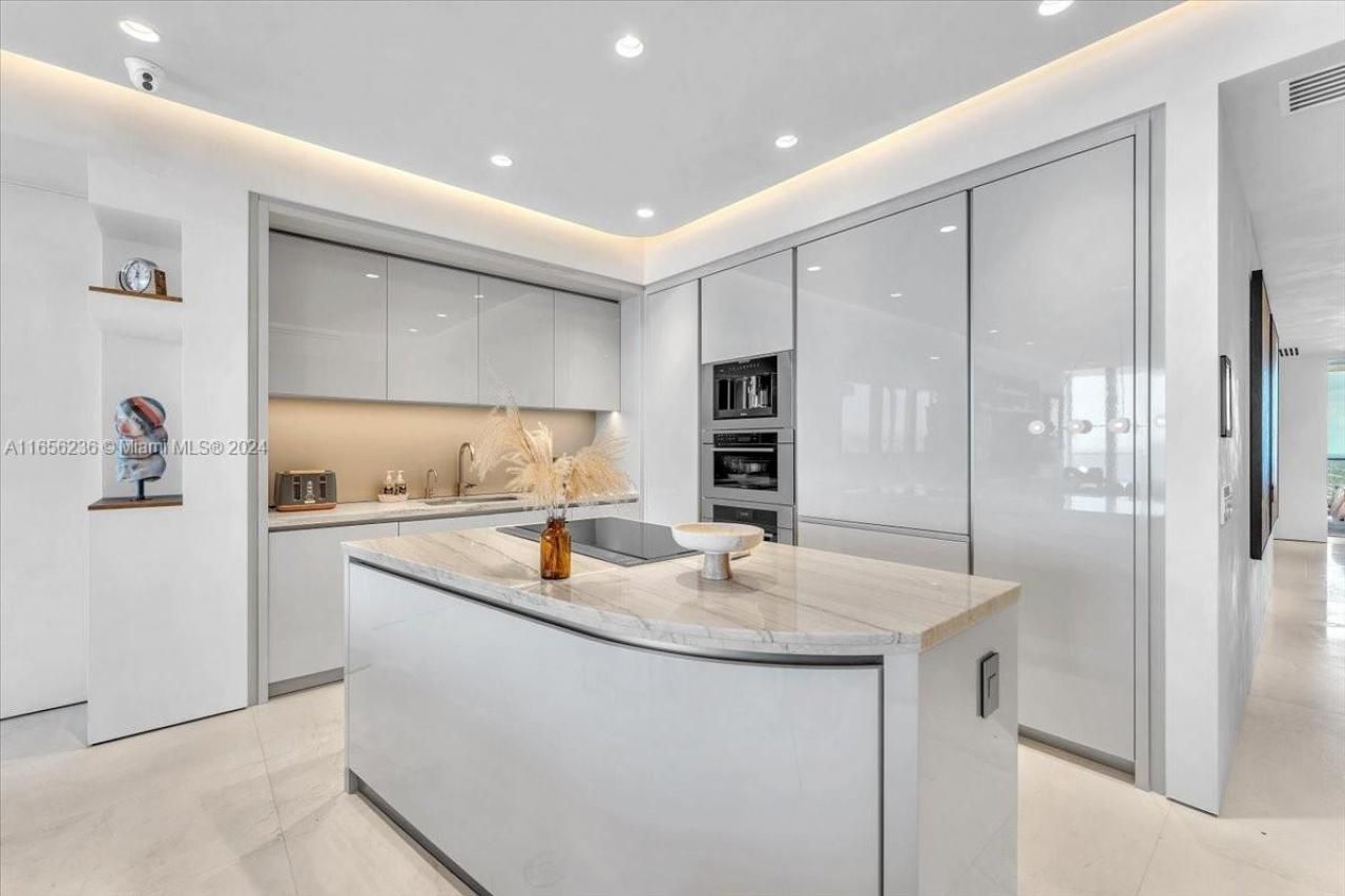 18975 Collins Ave, Unit 5302+Caban, Sunny Isles Beach, FL 33160 Photo