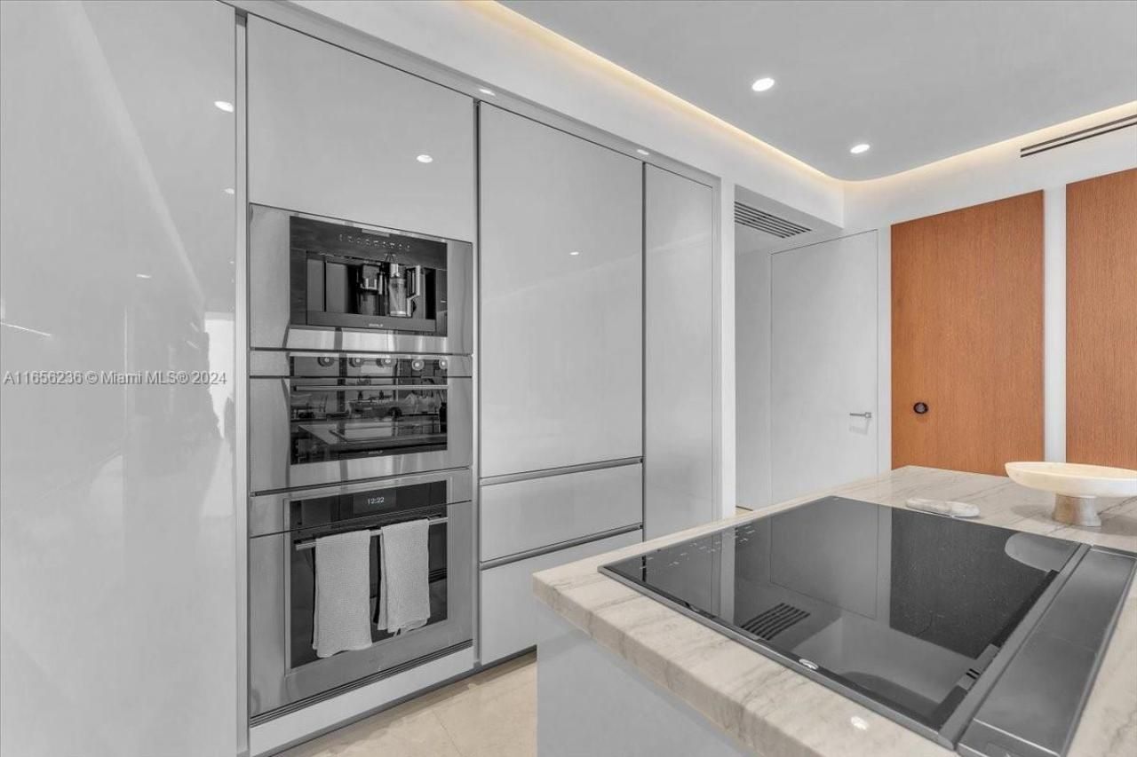 18975 Collins Ave, Unit 5302+Caban, Sunny Isles Beach, FL 33160 Photo